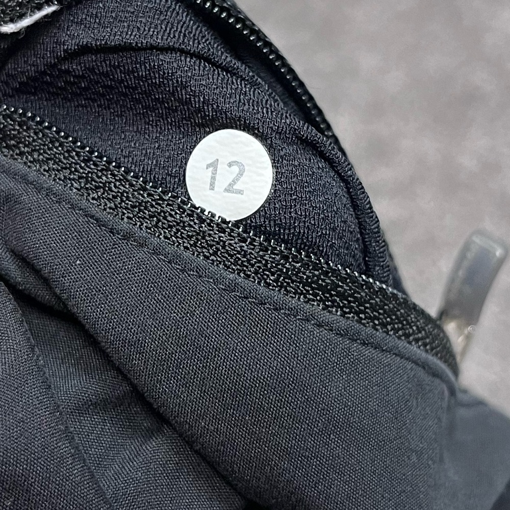 lululemon shorts size 12 - Picture 5 of 5